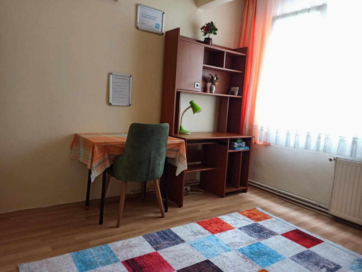 Private Room Close To Merter And Gungoren Textile Center อิสตันบูล ภายนอก รูปภาพ